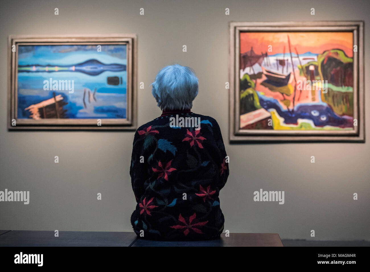 ILLUSTRATION - 16 March 2018, Germany, Hamburg: An elderly woman with rollator looks at the paintings 'Spiegelnder See' (L, 1936) (lit. reflective lake) and 'Fischerbucht' (1937) (lit. fishing bay) by Karl Schmidt-Rottluff at the Bucerius Arts Forum in Hamburg. The Hamburg museum Bucerius Arts Forum offers guided exhibition tours particularly for dementia patients. Photo: Malte Christians/dpa Stock Photo
