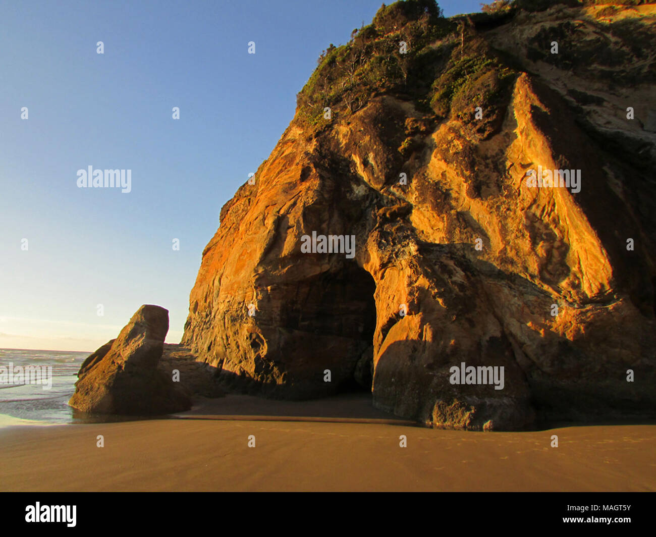 Hug Point Rocks Hug Point at Pacific Coast in OR Stock Photo - Alamy