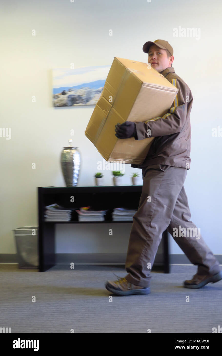 Ups parcel hires stock photography and images Alamy