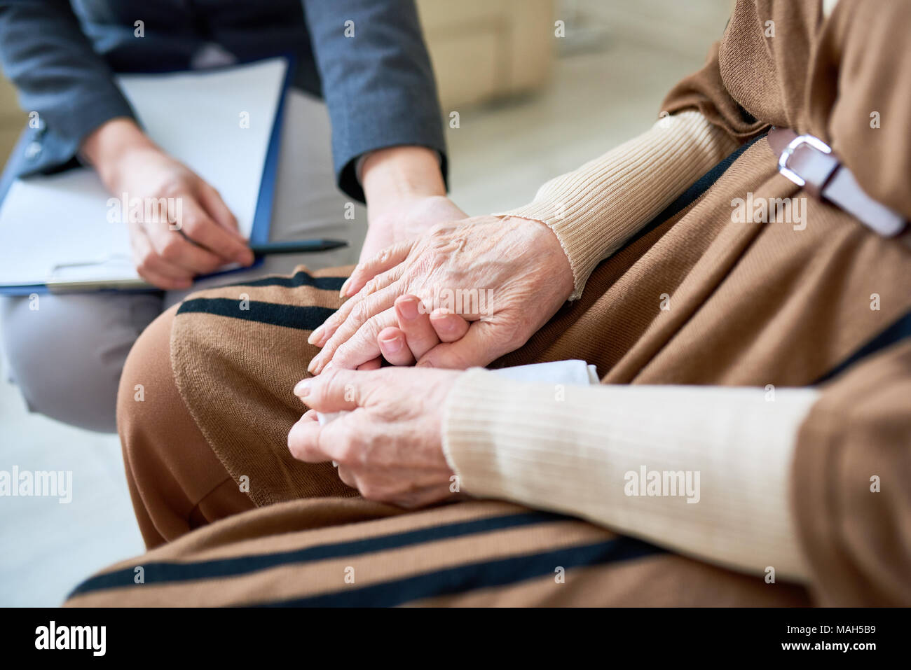 Psychologist Helping Senior Patient Stock Photo Alamy