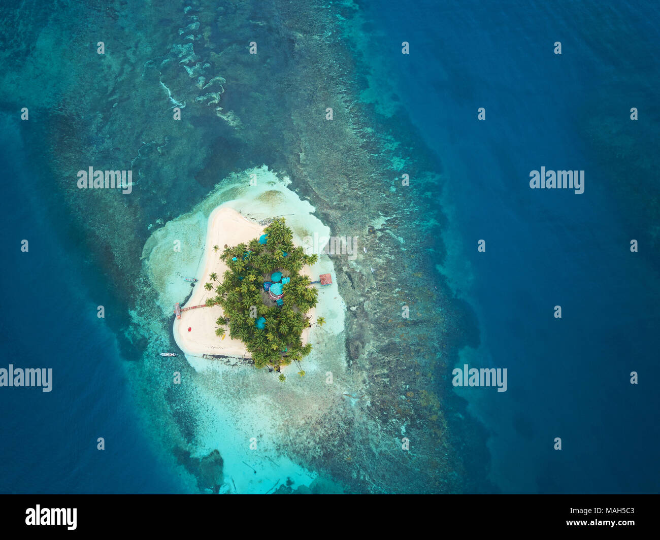 Aerial view of coral reef and atoll hi-res stock photography and images ...