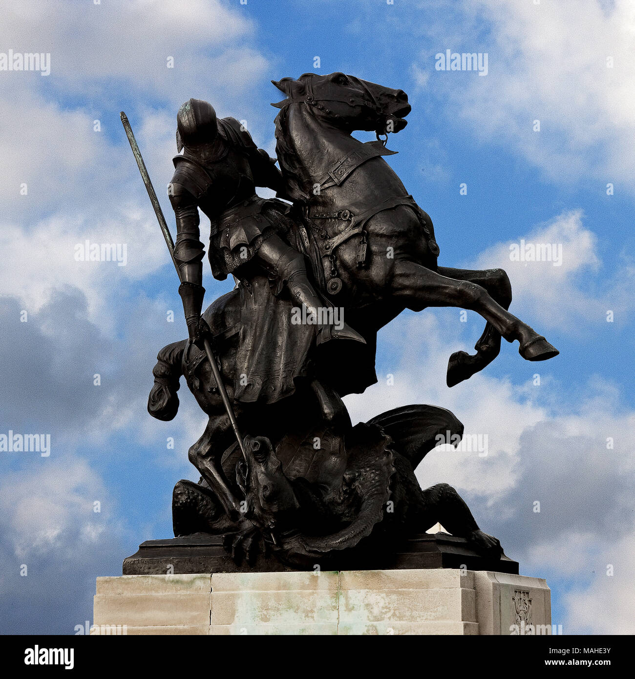 Marylebone War Memorial by Charles Leonard Hartwell  (1873 - 1951)  Anonymous donor gave the funds to the Marylebone War Memorial showing St George sl Stock Photo