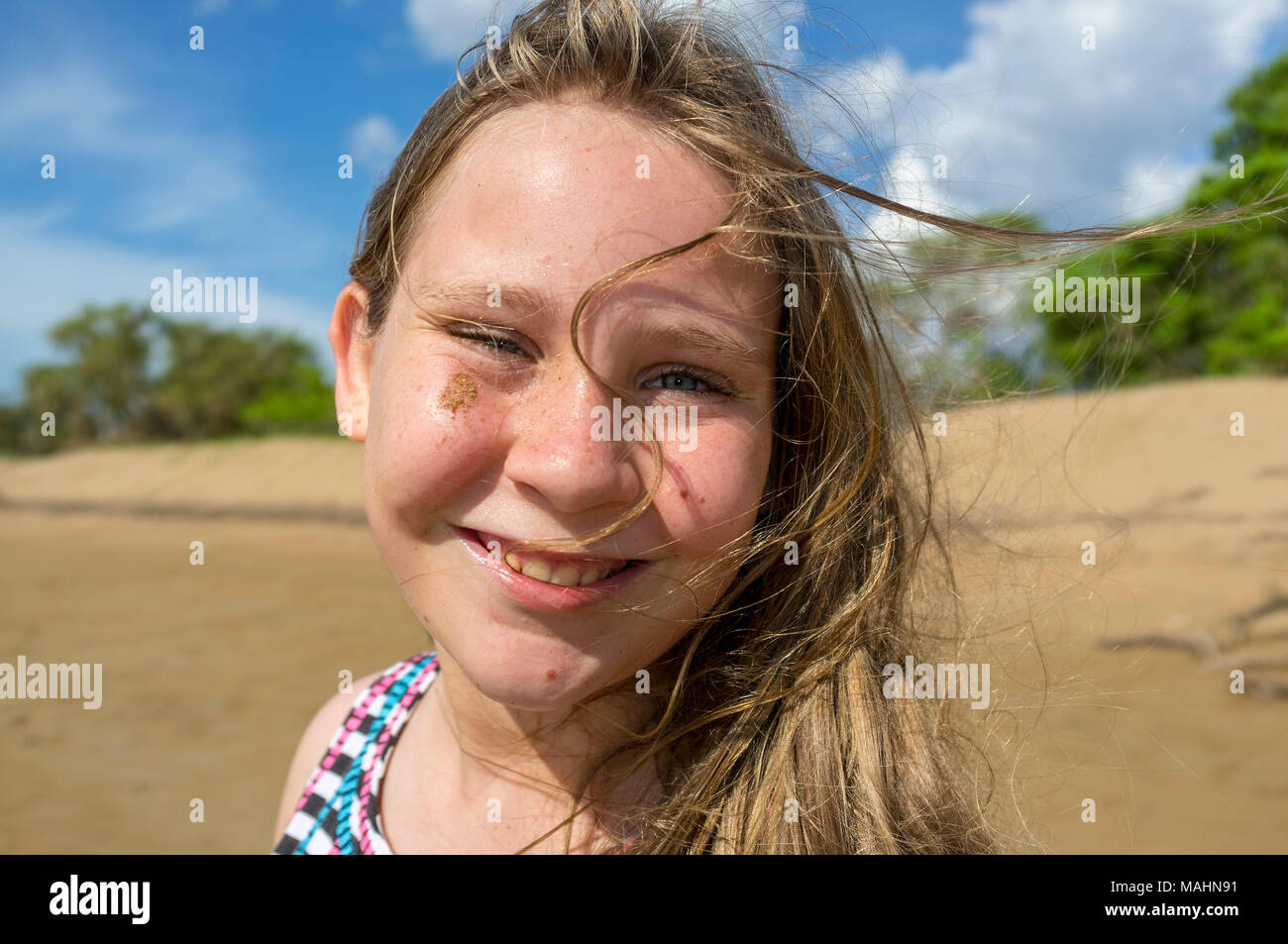 Child smiling girl hi-res stock photography and images - Alamy
