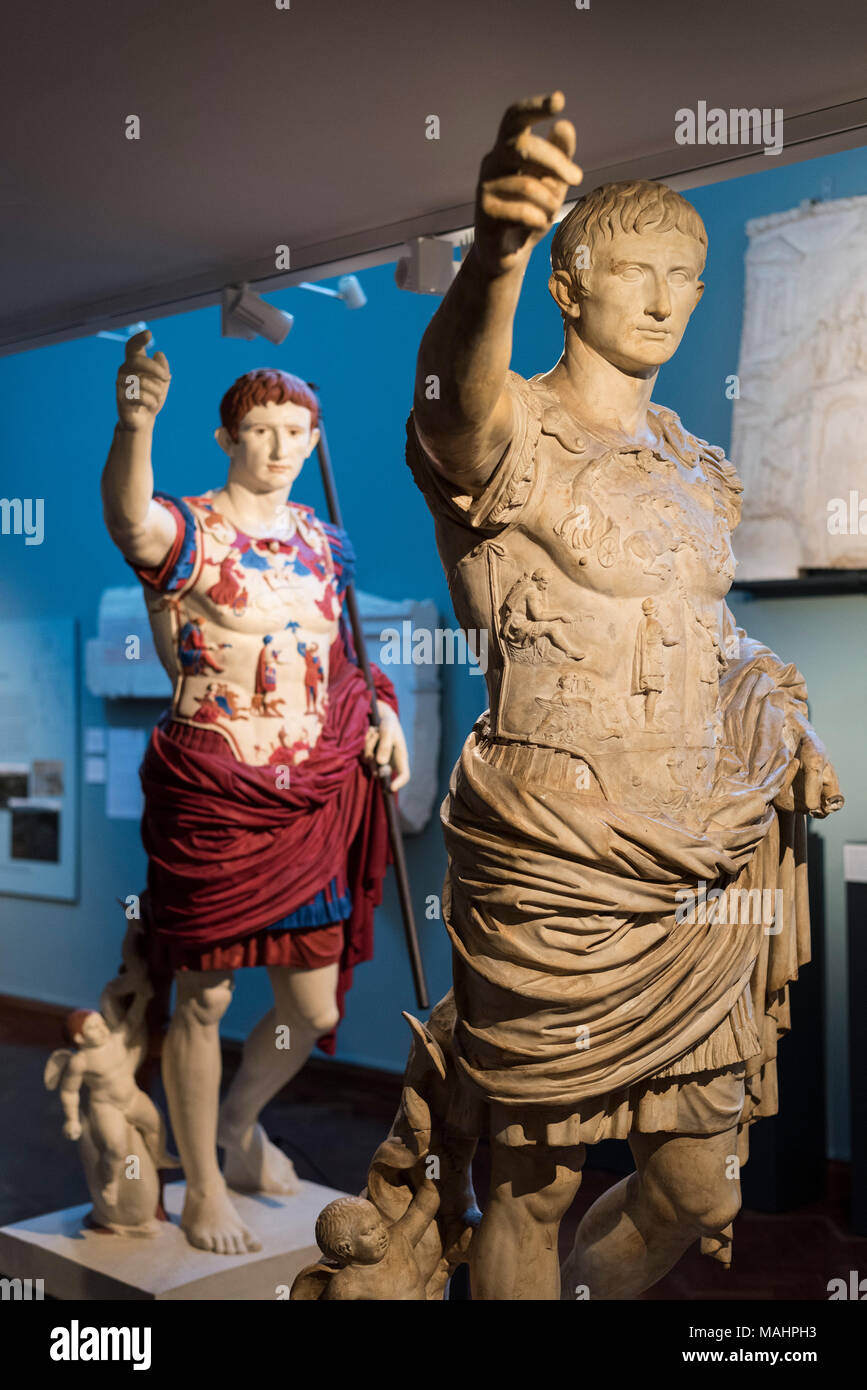 Oxford. England. Painted plaster cast copy of the statue of Roman Emperor Augustus of Prima Porta. Ashmolean Museum.  In this reconstruction, the orig Stock Photo