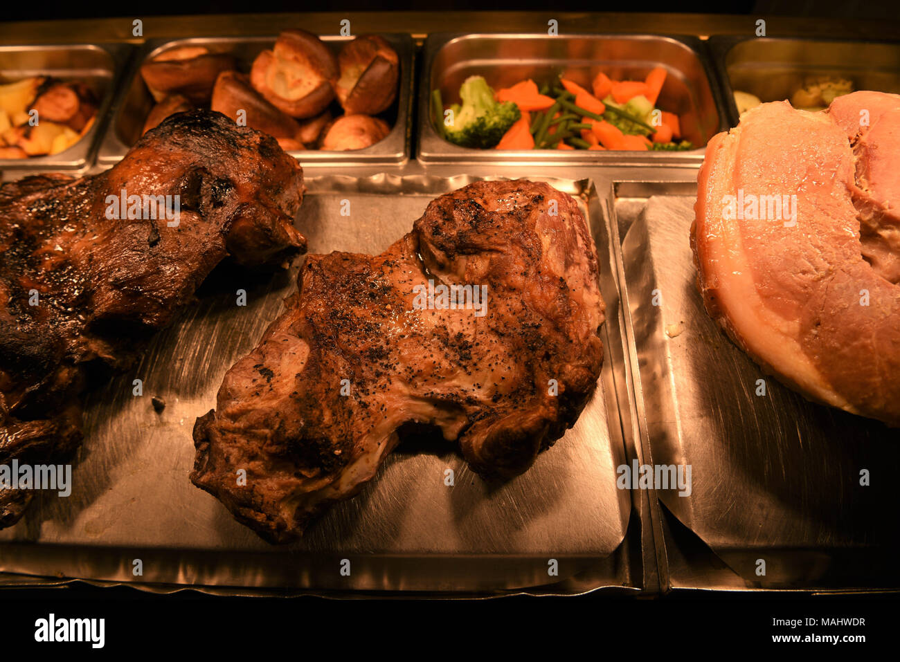 traditional roast lamb dinner Stock Photo - Alamy