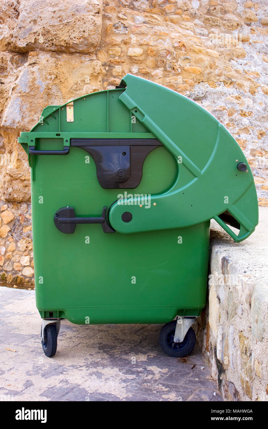 Dumpster green hires stock photography and images Alamy