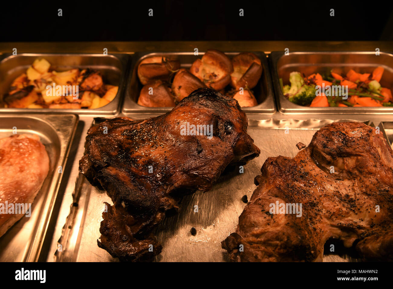 traditional roast lamb dinner Stock Photo - Alamy