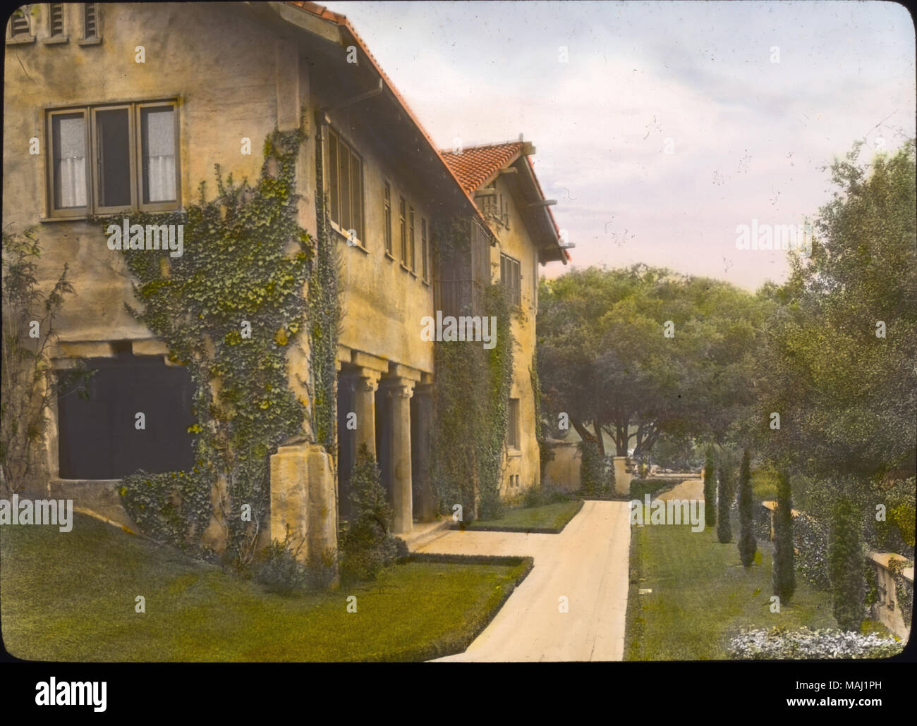 Il Paradiso, or Mrs. Dudley Peter Allen House,or Cordelia A. Culbertson House. 1188 Hillcrest Avenue, Oak Knoll, Pasadena, California. Photographed by Frances Benjamin Johnston in spring 1917. From the Library of Congress. Listed on the National Register of Historic Places.   This is an image of a place or building that is listed on the National Register of Historic Places in the United States of America. Its reference number is 85002198   . Spring 1917 Stock Photo
