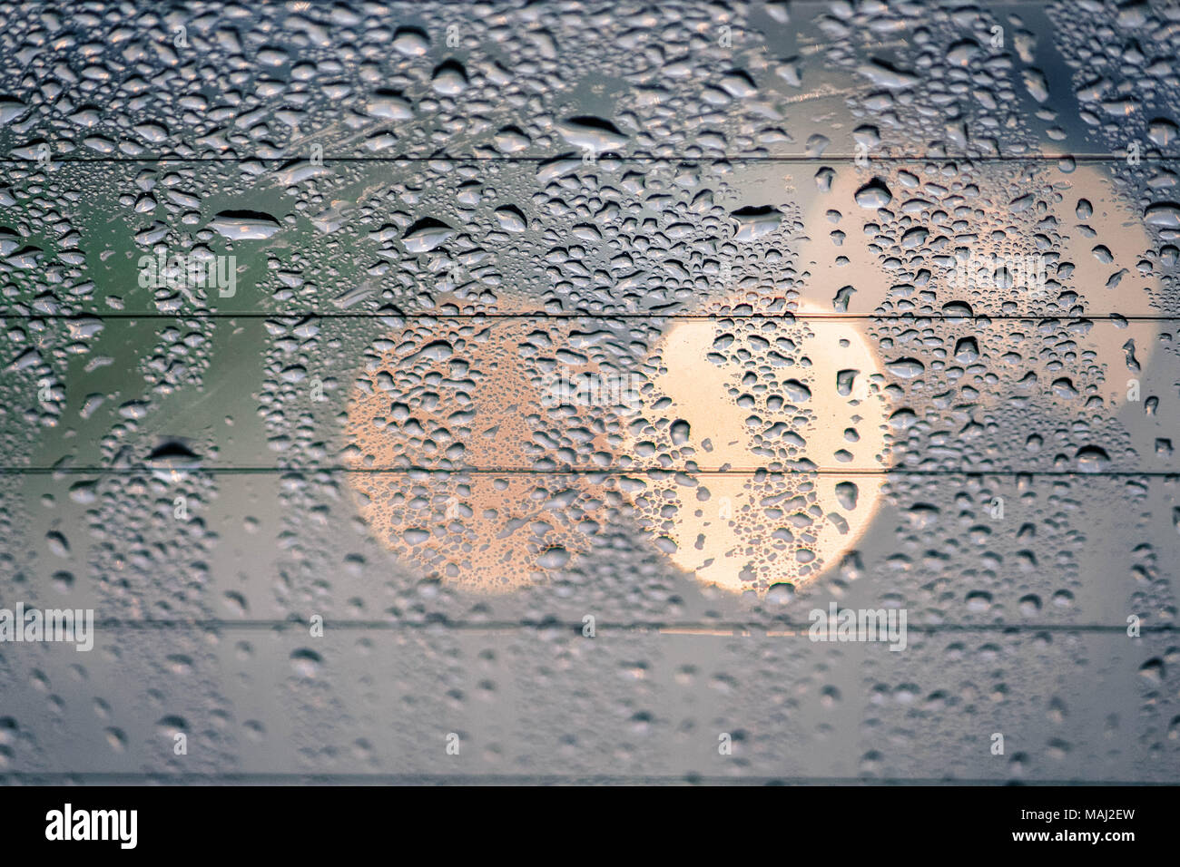 Car lights in the rain hi-res stock photography and images - Alamy