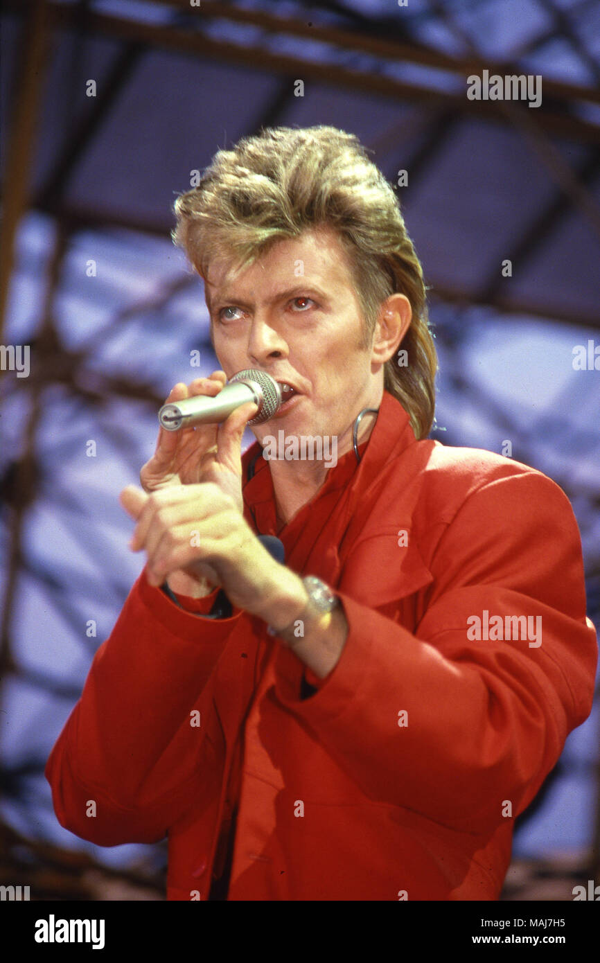 David Bowie at the Rotterdam Feyenoor Stadium performing on his Glass ...