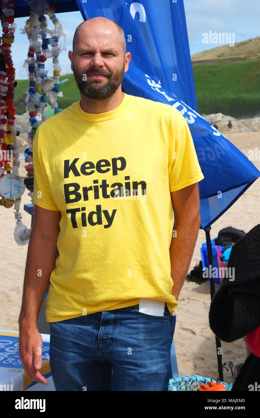 man wearing a keep britain tidy t shirt Stock Photo