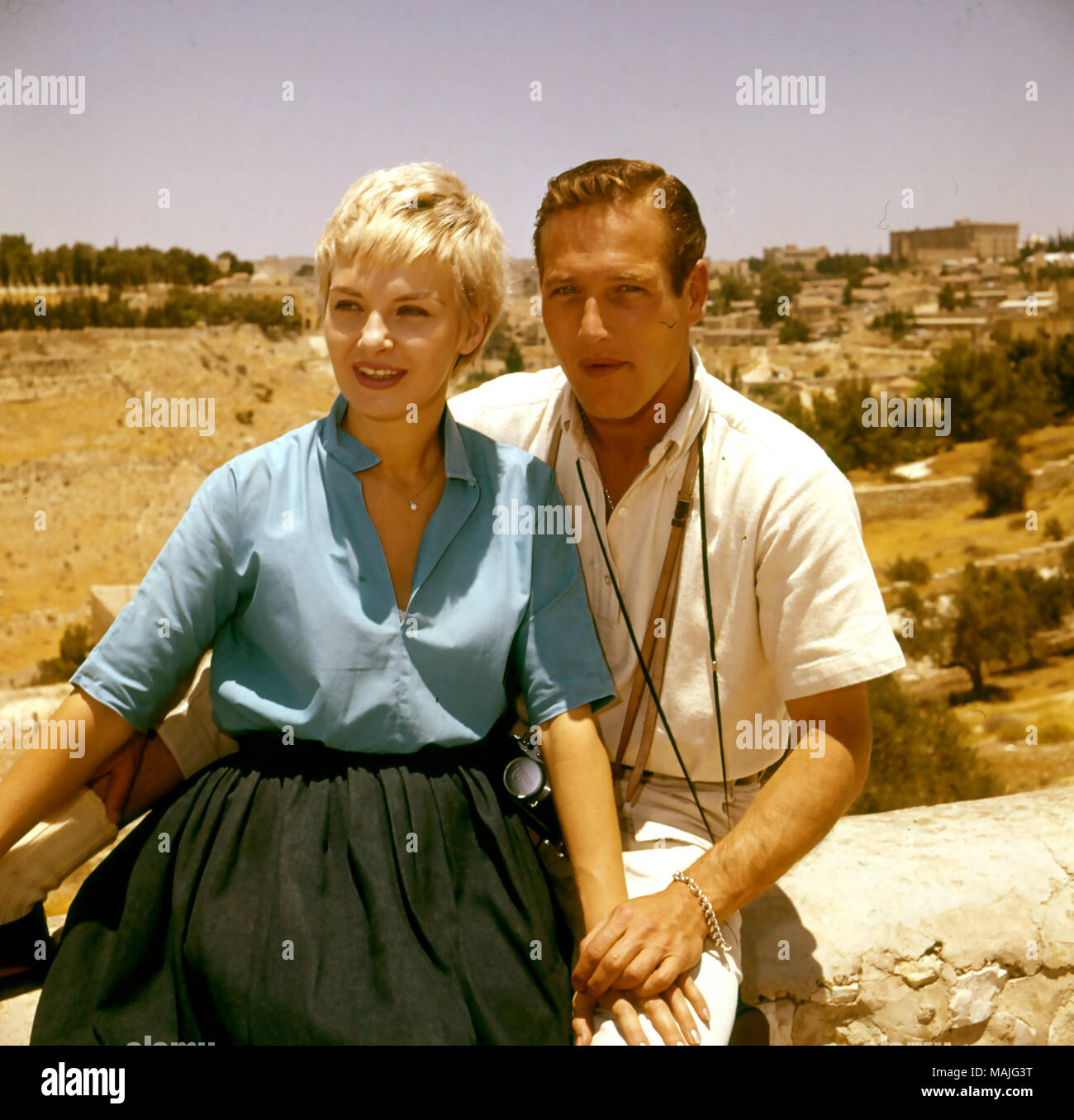 PAUL NEWMAN (1925-2008) American actor with his wife Joanne Woodward in 1960 while filming Exodus in Israel Stock Photo