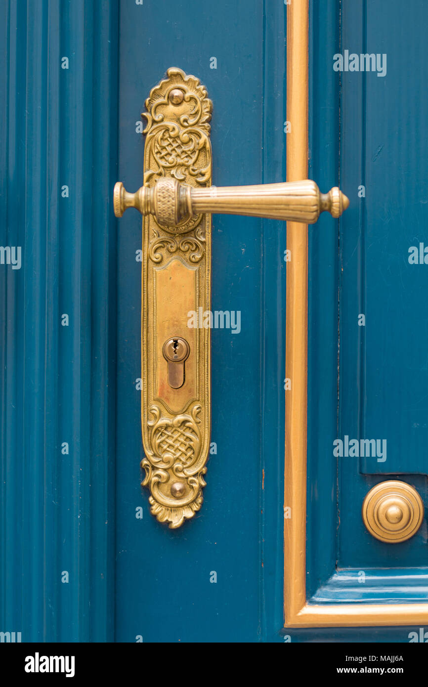 Ornate door handle hires stock photography and images Alamy