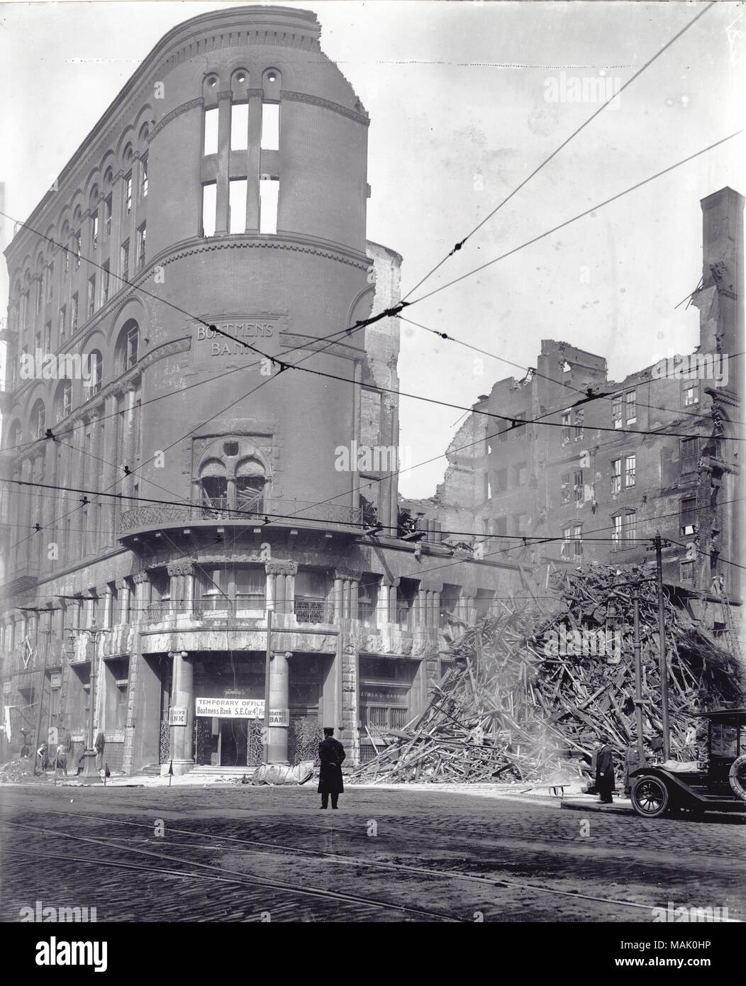 Missouri Athletic Club fire wreckage at the northwest corner of Fourth Street and Washington Avenue. Boatmen's Bank occupied lower floor of the building. The Missouri Athletic Club was founded in 1903 by Charles Henry Genslinger. Genslinger, who has already founded similar such clubs in New Orleans and New York, saw the need in St. Louis for an amateur businessmen ?s athletic club. During the 1904 Olympic Games members of the club competed in boxing, wresting, water polo, swimming, and track. The original club was housed in the Boatman ?s Bank building, seen here. In 1914 a devastating fire de Stock Photo