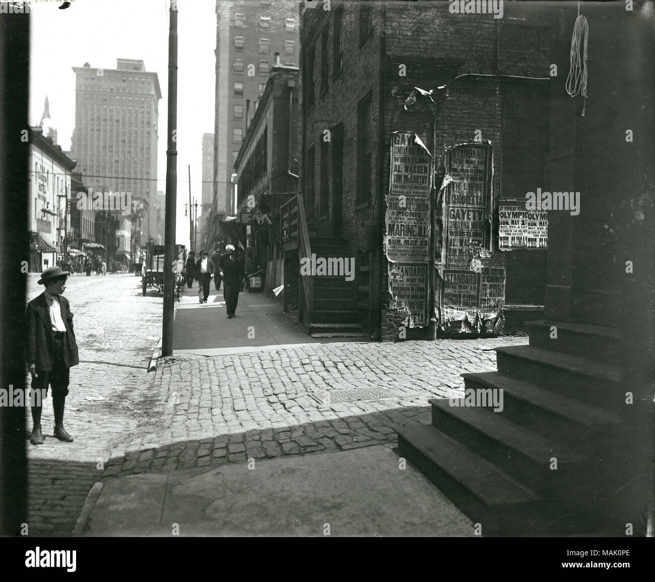Hop Alley, looking north on Eighth Street between Walnut and Market Streets. Hop Alley was St. Louis' Chinatown. The area developed a colorful and exotic reputation, perhaps because of its proximity to two stretches of seddy bars that ran along Market Street: 'Skid Row,' which was on Market between Eighth and Ninth, and 'Prizefighters' Row,' on Market between Sixth and Seventh Streets. The district was demolished in the 1960s and rebuilt as a parking structure for the new Busch Stadium that opened in 1966. Title: Hop Alley looking north on Eighth Street between Walnut and Market Streets.  . 19 Stock Photo