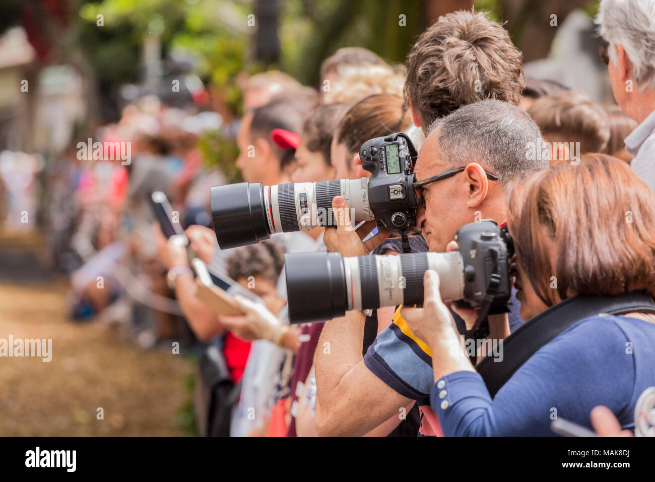 Long lens camera hires stock photography and images Alamy
