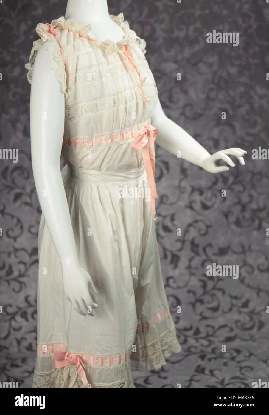 THE WHITE MAGNA CHEMISE main image 1