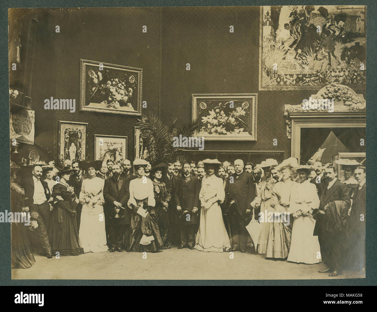 Title: Reception at Palace of Art, group posing in front of paintings. 1904 World's Fair.  . 1904. Stock Photo