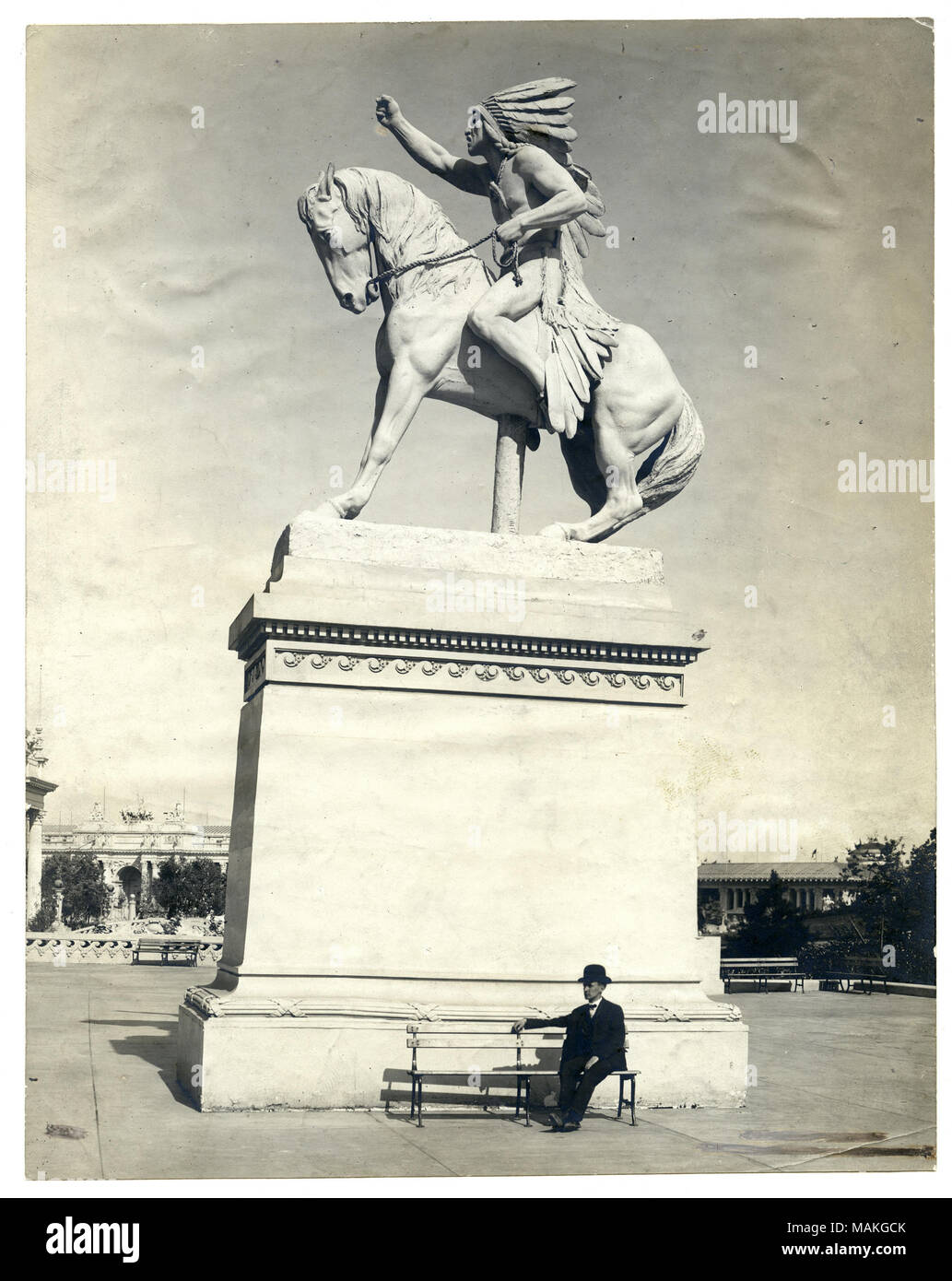 American indian on horse statue hi-res stock photography and images - Alamy
