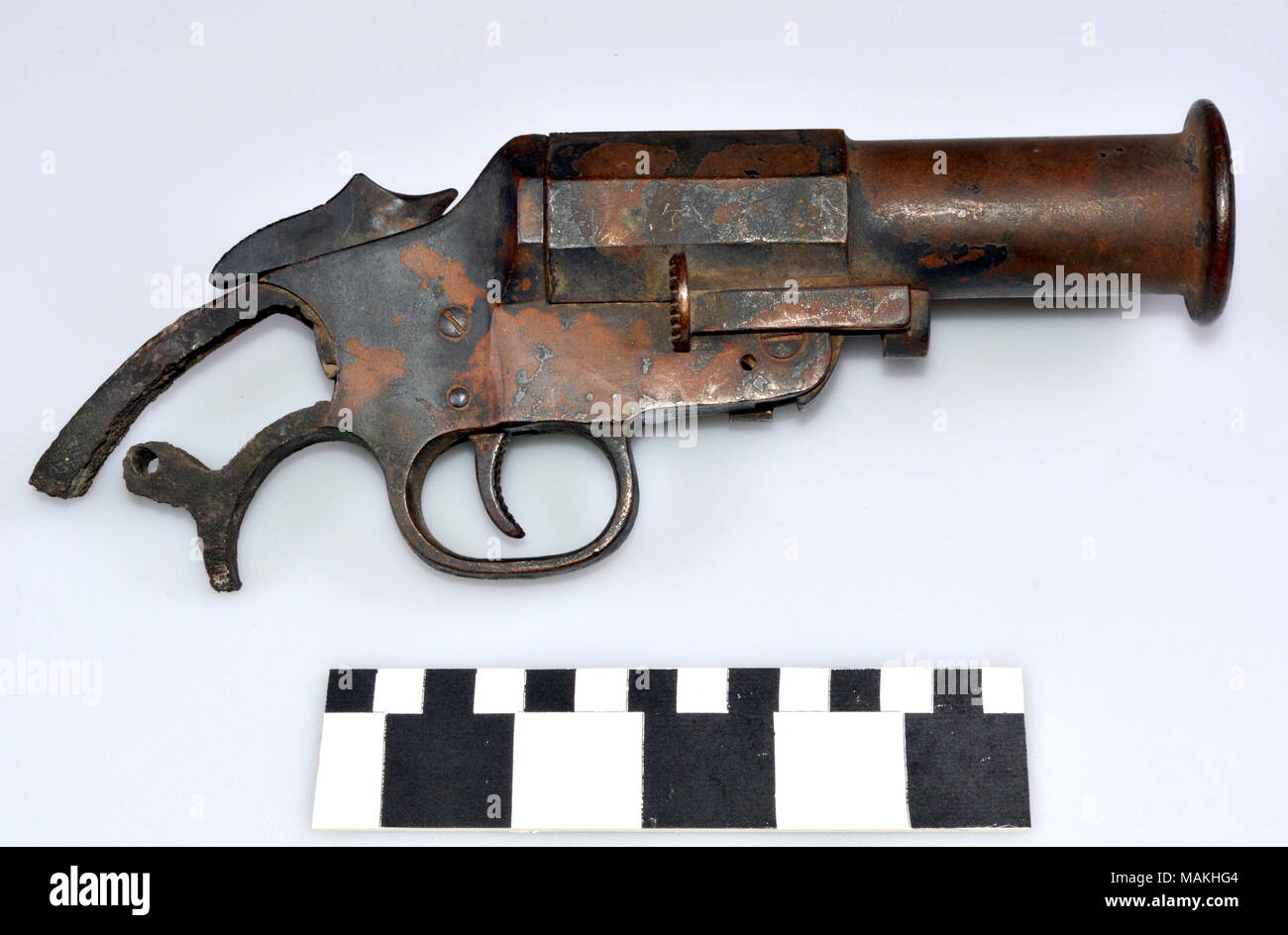 World War I German Naval flare gun or 'star shell' pistol. It would be used for signalling troops or lighting up 'no man's land' during trench warfare. It was brought back as a war trophy by Major Harry S. Crossen, after his service overseas during World War I. Title: World War I German Naval Flare Gun  . circa 1916. Stock Photo