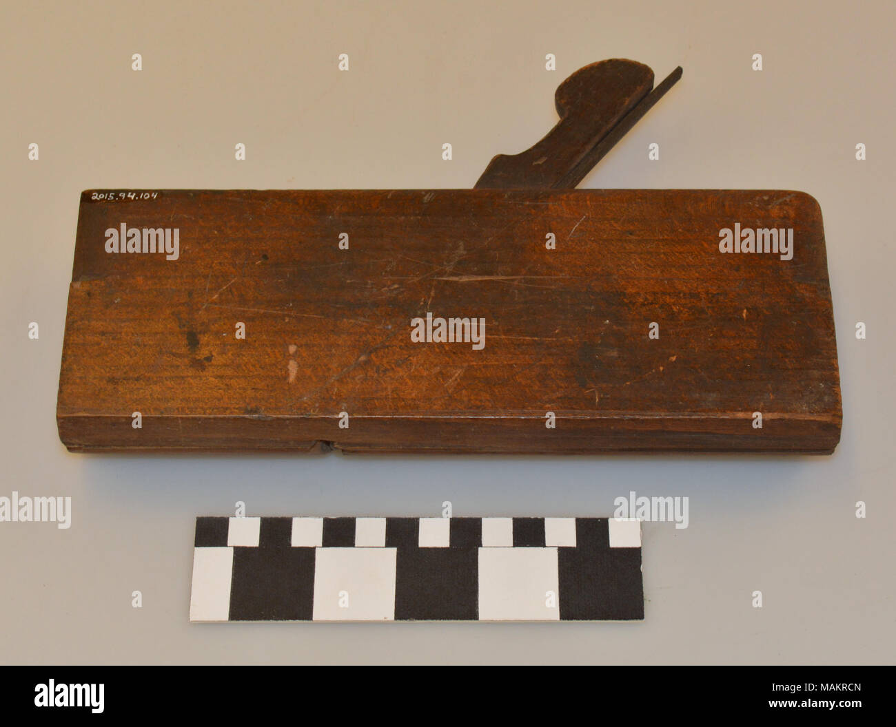 Cavetto or Scotia molding plane, made by Sheridan C. Hunt and James R. Wiseman in St. Louis, Missouri. Title: Molding Plane Made by Hunt & Wiseman  . between 1850 and 1860. Hunt & Wiseman Stock Photo