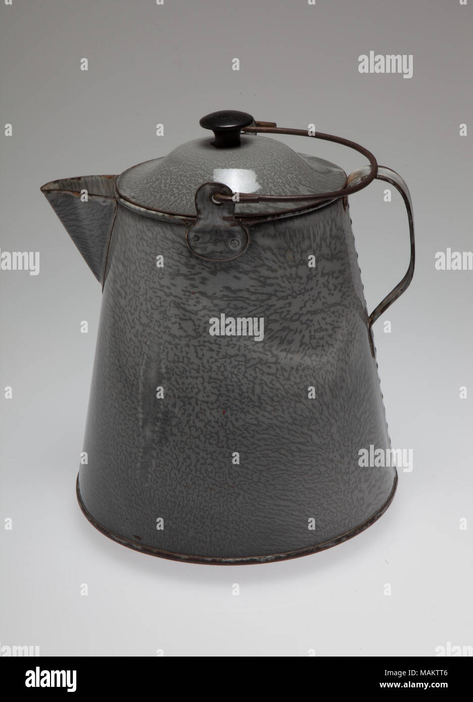 https://c8.alamy.com/comp/MAKTT6/large-gray-granite-ware-coffee-boiler-with-lid-and-bail-handle-title-large-coffee-boiler-circa-1895-st-louis-stamping-co-MAKTT6.jpg