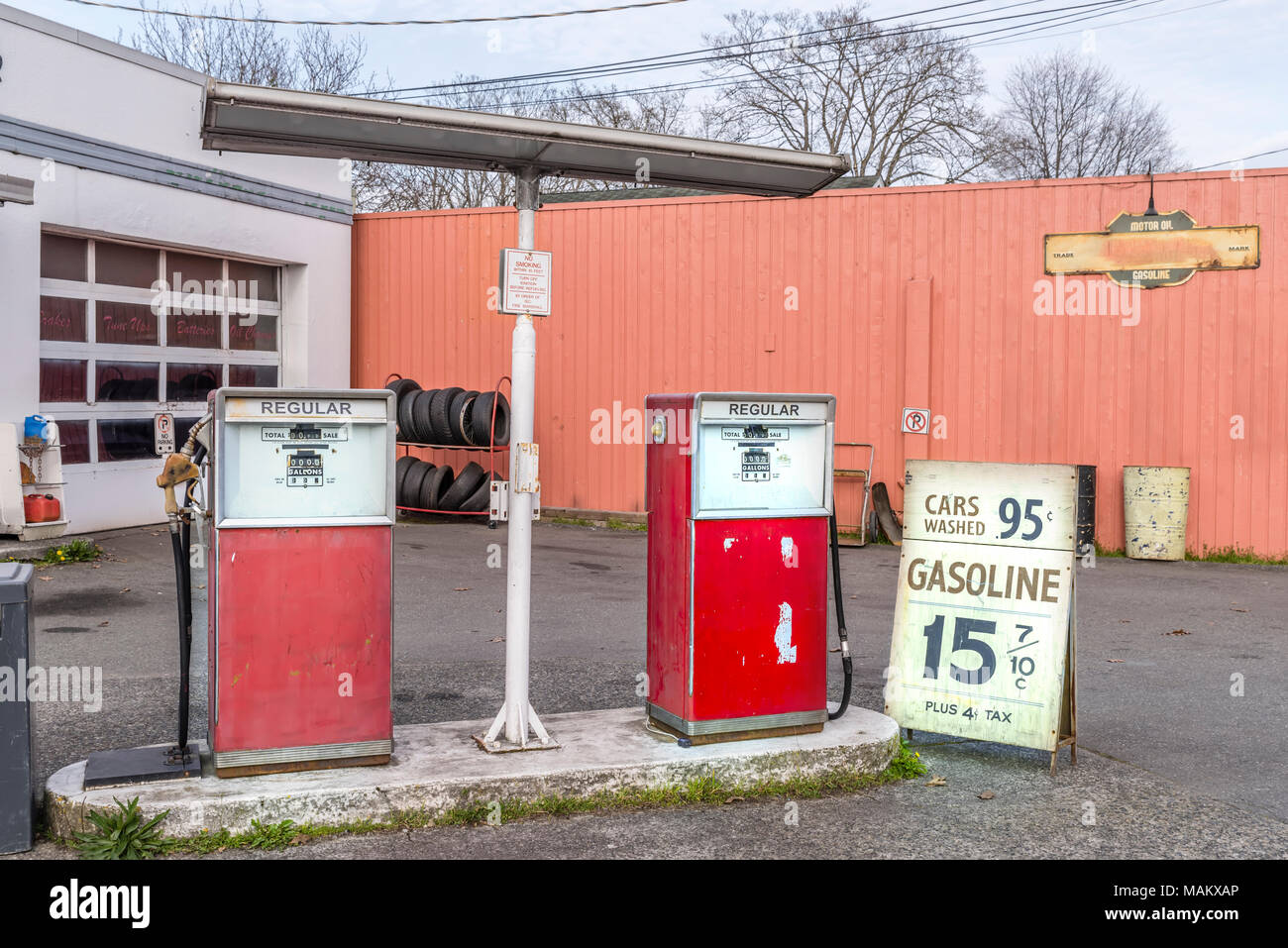 Old car repair shop hires stock photography and images Alamy