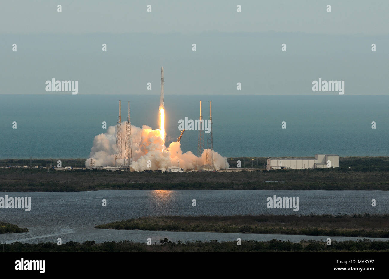 Cape Canaveral, Florida, United States. April 2, 2018 - A SpaceX Falcon 9 rocket launches successfully on April 2, 2018 from launch complex 40 at Cape Canaveral Air Force Station in Florida. The rocket is carrying a Dragon spacecraft containing 5,800 pounds of supplies for the International Space Station (ISS). This is the 14th ISS resupply mission by SpaceX for NASA. (Paul Hennessy/Alamy) Credit: Paul Hennessy/Alamy Live News Stock Photo