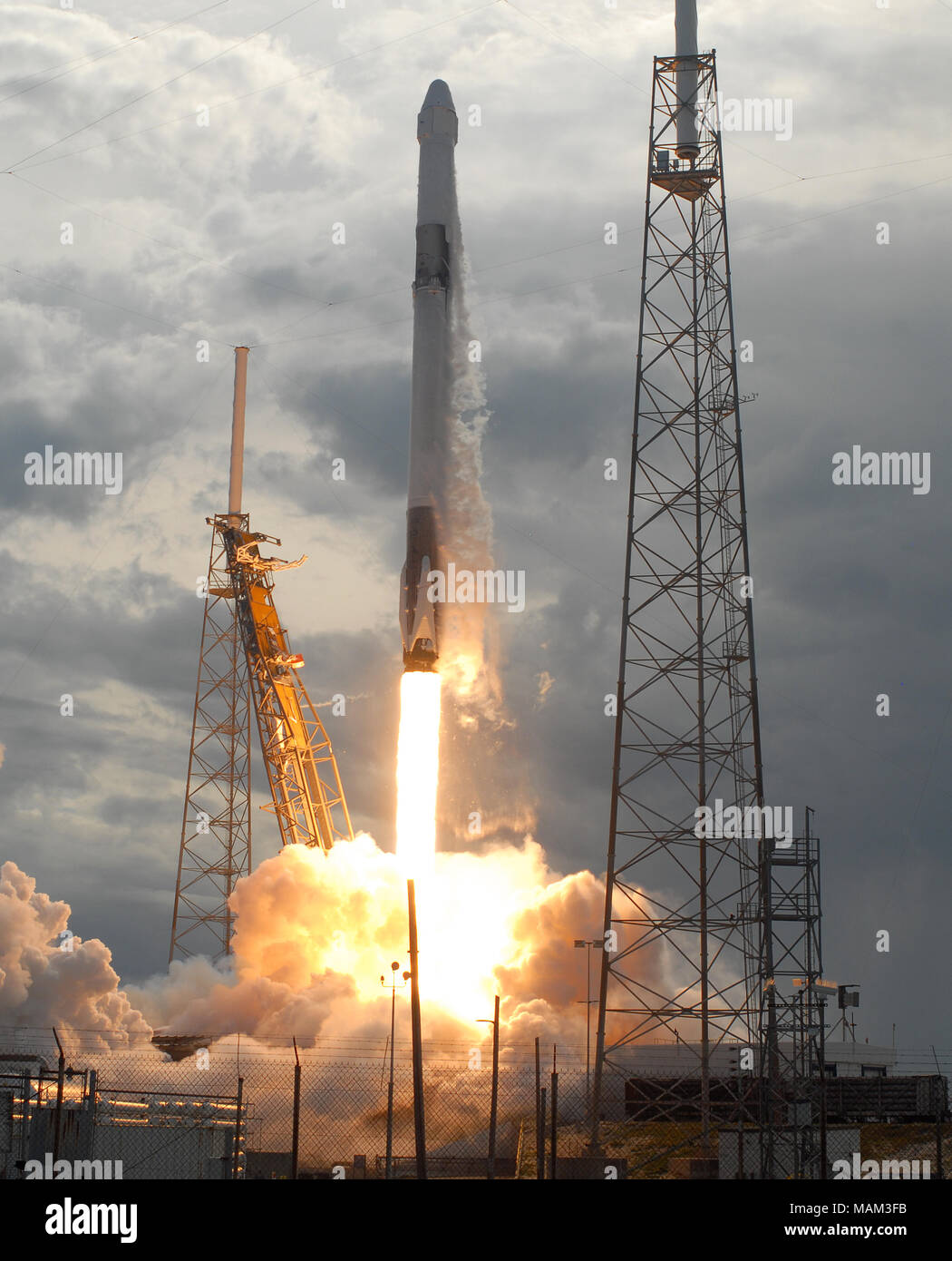 Cape Canaveral, Florida, United States April 2, 2018 - Cape Canaveral, Florida, United States - A SpaceX Falcon 9 rocket successfully launches on April 2, 2018 from launch complex 40 at Cape Canaveral Air Force Station in Florida. The rocket is carrying a Dragon spacecraft containing 5,800 pounds of supplies for the International Space Station (ISS). This is the 14th ISS resupply mission by SpaceX for NASA. (Paul Hennessy/Alamy) Stock Photo