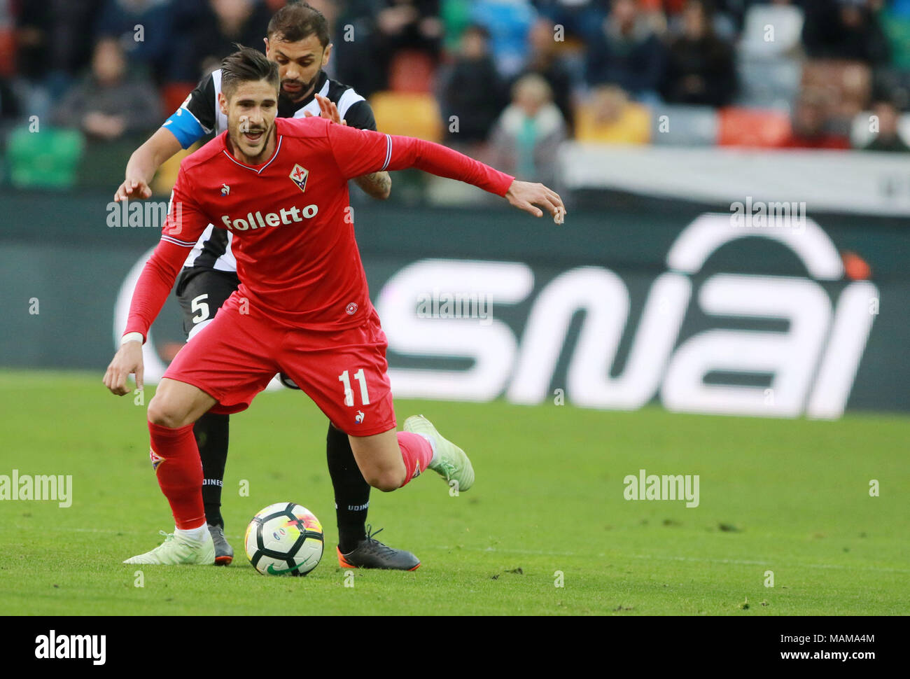 Udine, Italy. 3rd April, 2018. ITALY, Udine: Fiorentina's forward Diego Falcinelli vies with Udinese's defender Danilo Larangeira during the Serie A football match between Udinese Calcio v AC Fiorentina at Dacia Arena Stadium on 3rd April, 2018. Credit: Andrea Spinelli/Alamy Live News Stock Photo