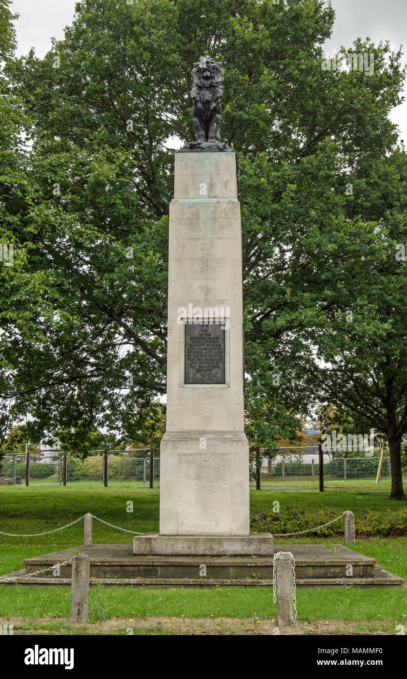 War memorial commemorating members of the 8th Division of the British Army killed during World War I.  Overlooking the road in the middle of Aldershot Stock Photo