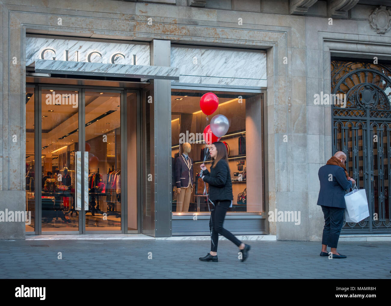 immunisering uendelig Halloween Barcelona, Spain. March 2018: People walking in front of Gucci shop Stock  Photo - Alamy