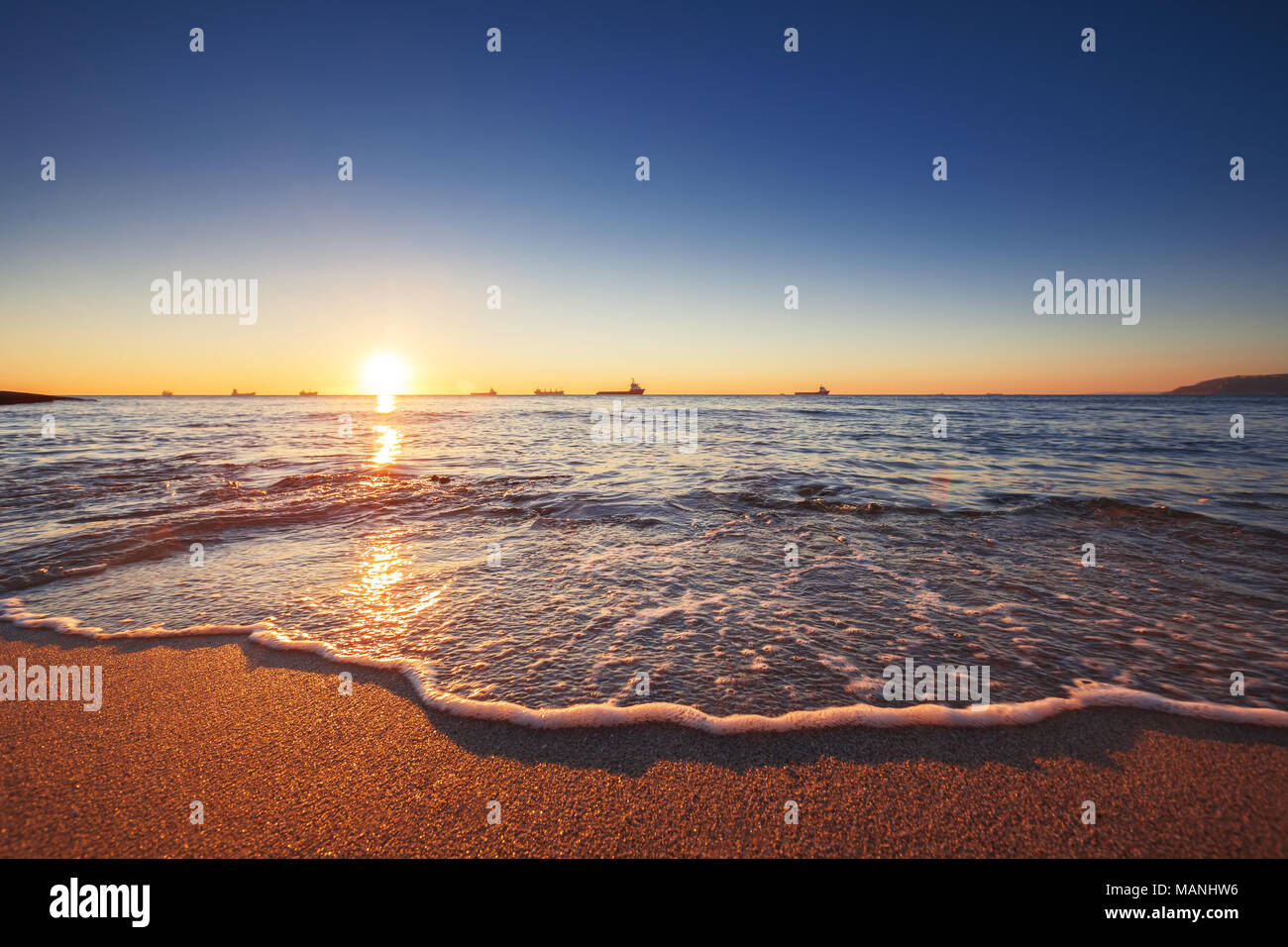 Sunset over water boats hi-res stock photography and images - Alamy