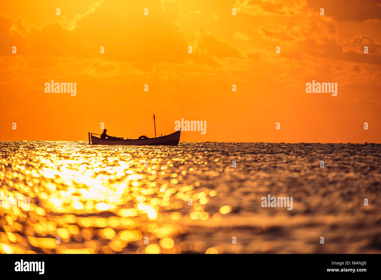Sea bright sunset boat hi-res stock photography and images - Alamy