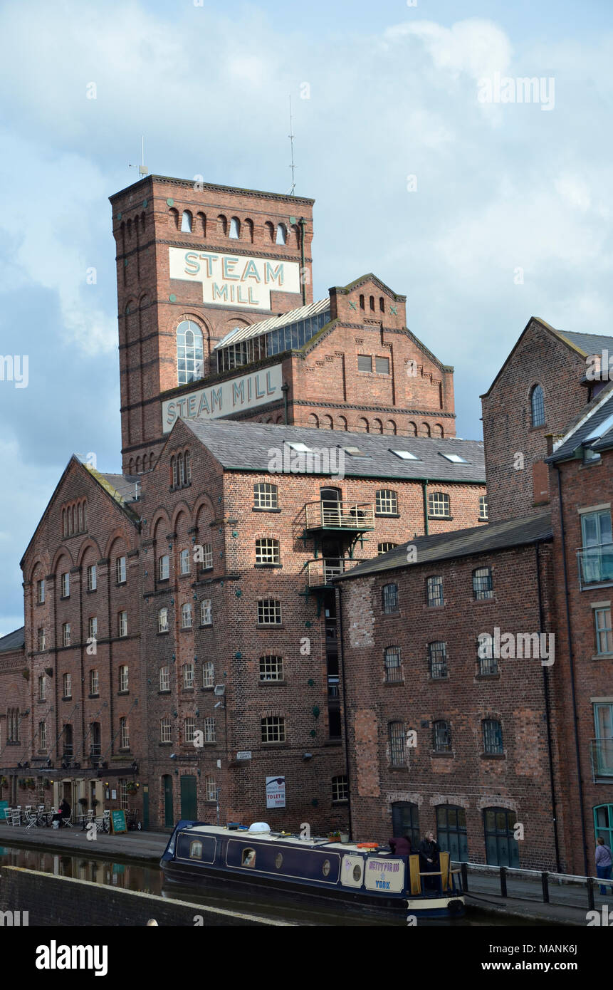 The Steam Mill on the Shropshire Union Canal in Chester. The former mill has been transformed into a business and leisure complex Stock Photo