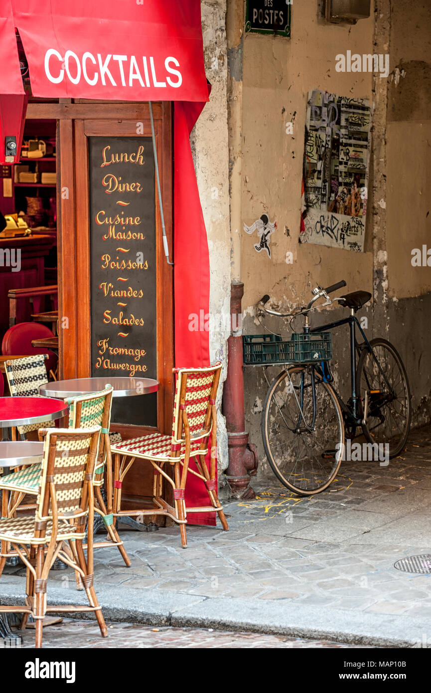 RUE MOUFFETARD, PARIS, FRANCE:  Small Cafe beside narrow alley with menu board and coctails sign Stock Photo