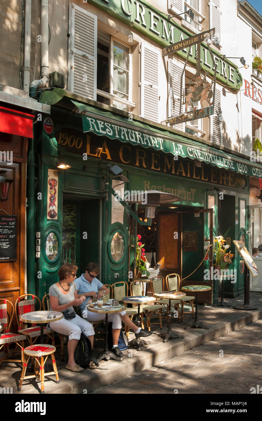 Restaurant at place du tertre in montmartre hi-res stock photography ...