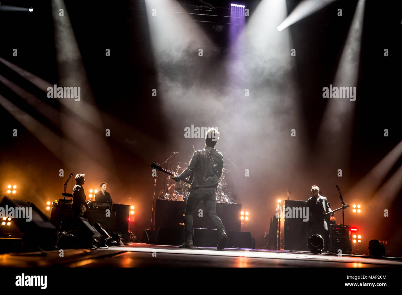Lead singer band stereophonics hi-res stock photography and images - Alamy