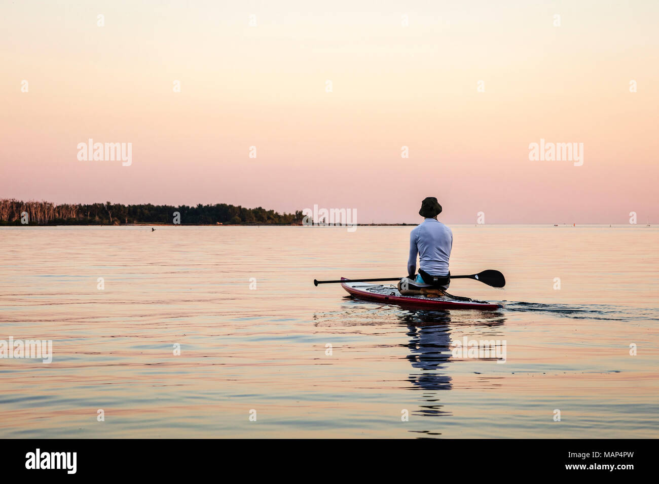 Man kneeling silhouette hi-res stock photography and images - Alamy