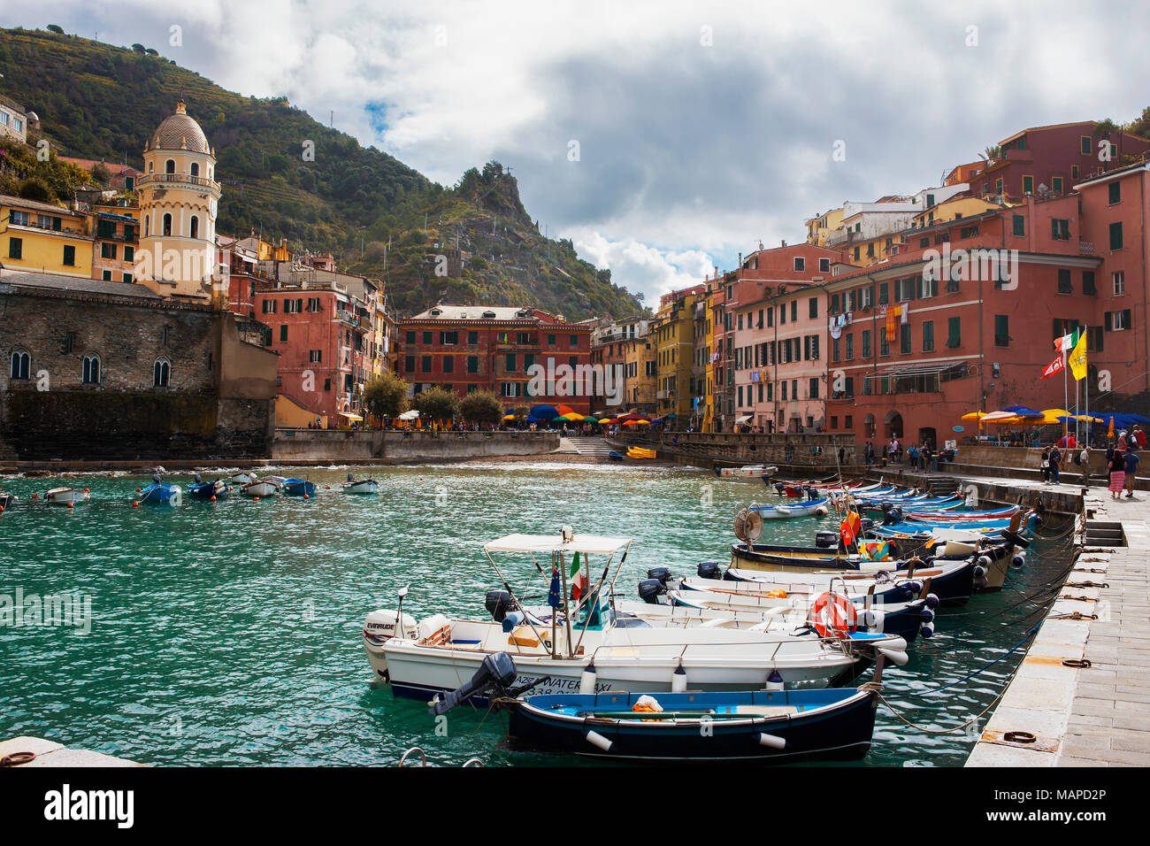 The beach, harbour and piazza, Vernazza, Liguria, Italy Stock Photo