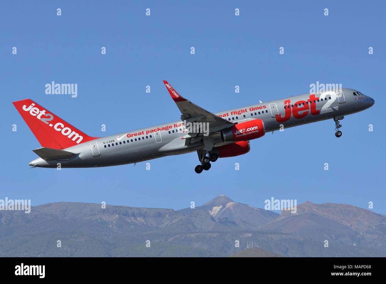 BOEING 757-200(W) G-LSAB OF JET2 CLIMBING OUT OF TENERIFE, WITH MT.TEIDE VISIBLE IN THE BACKGROUND. Stock Photo