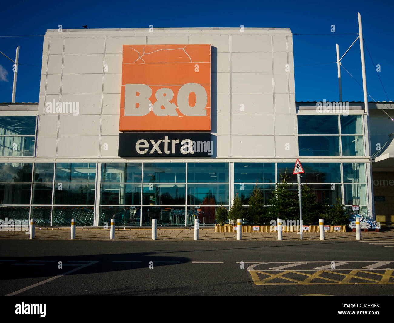 The outside of a large B&Q extra superstore Stock Photo Alamy