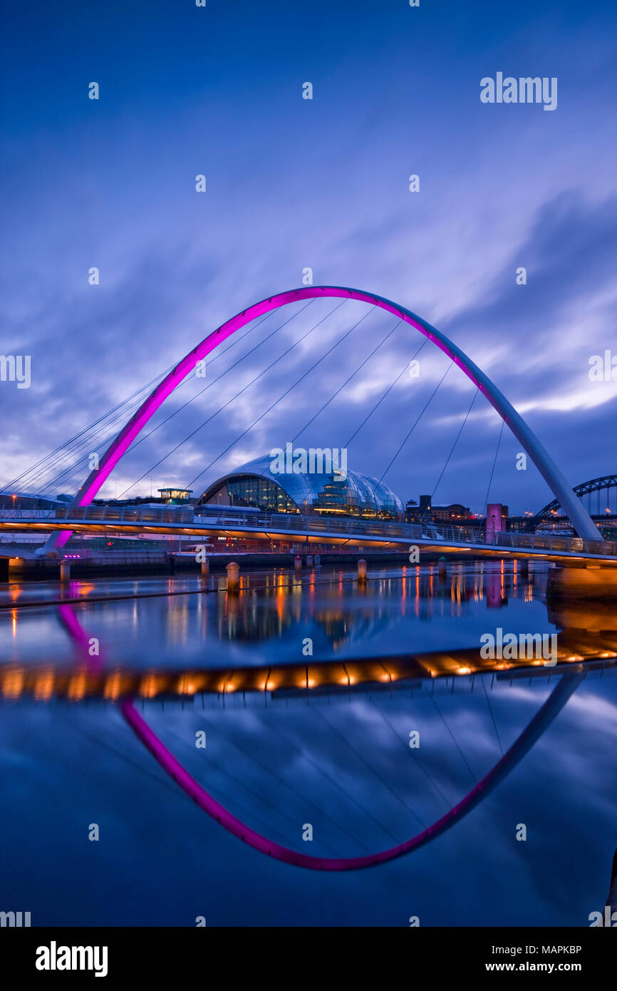 Winking Eye Bridge Hi res Stock Photography And Images Alamy