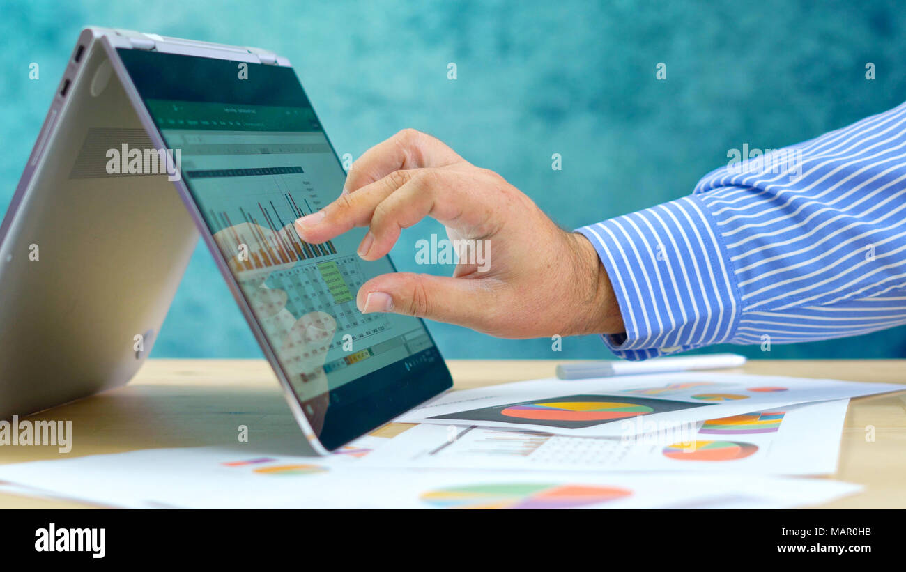 Expanding graphs hi-res stock photography and images - Alamy