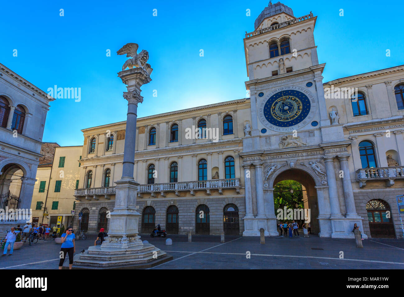 Ufficio demografico e anagrafe hires stock photography and images Alamy