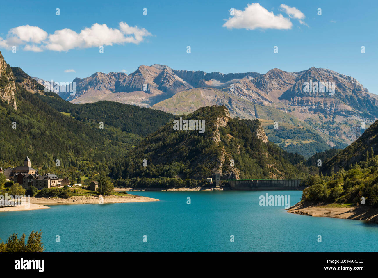 Lanuza village, resevoir and dam and the Tendenera mountains, Tena Valley, Sallent de Gallego, Pyrenees, Huesca Province, Spain, Europe Stock Photo