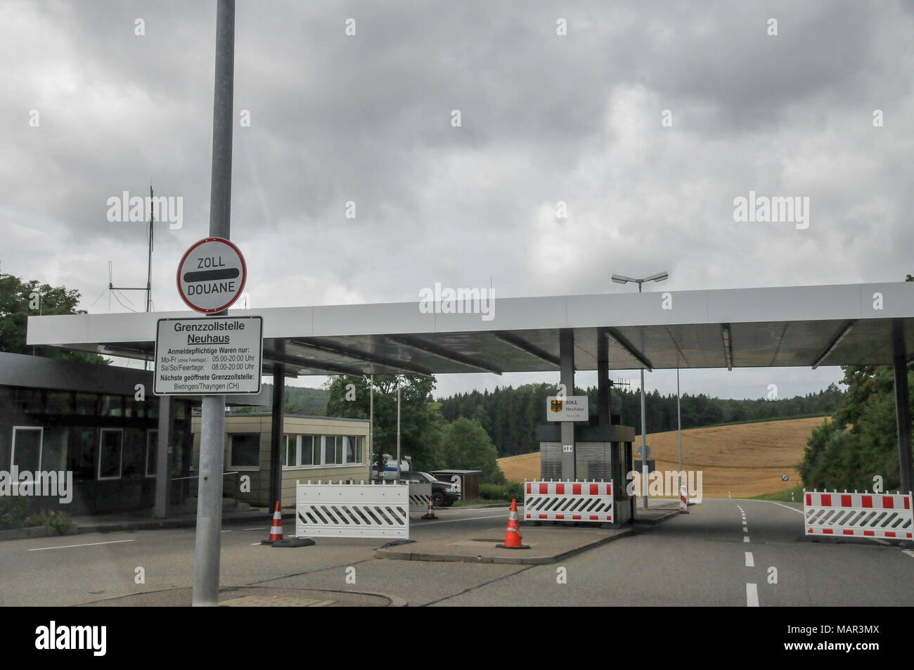 Boarder crossing hi-res stock photography and images - Alamy