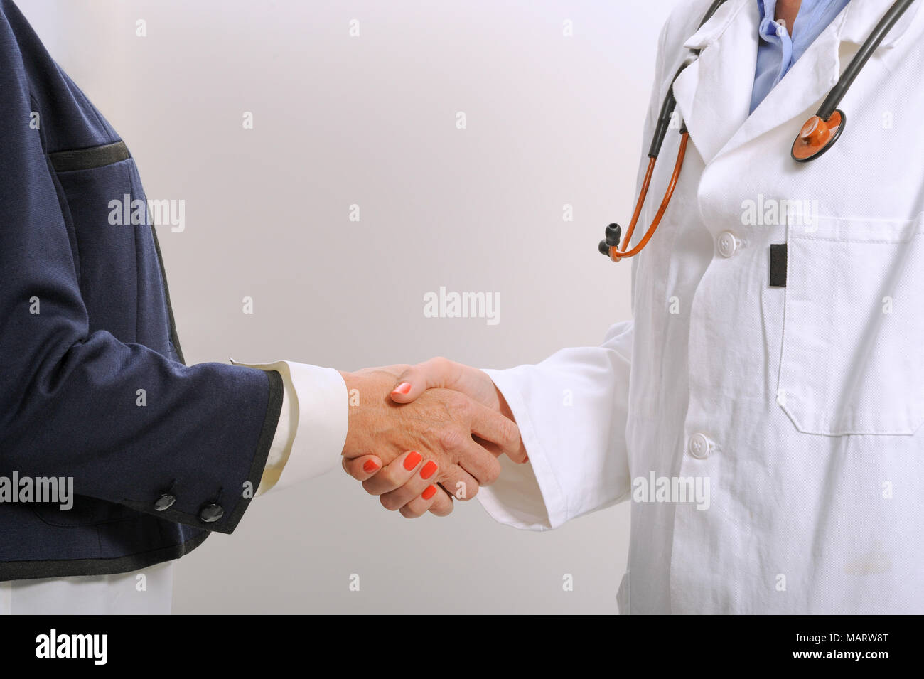Handshake between a doctor and his patient Stock Photo - Alamy
