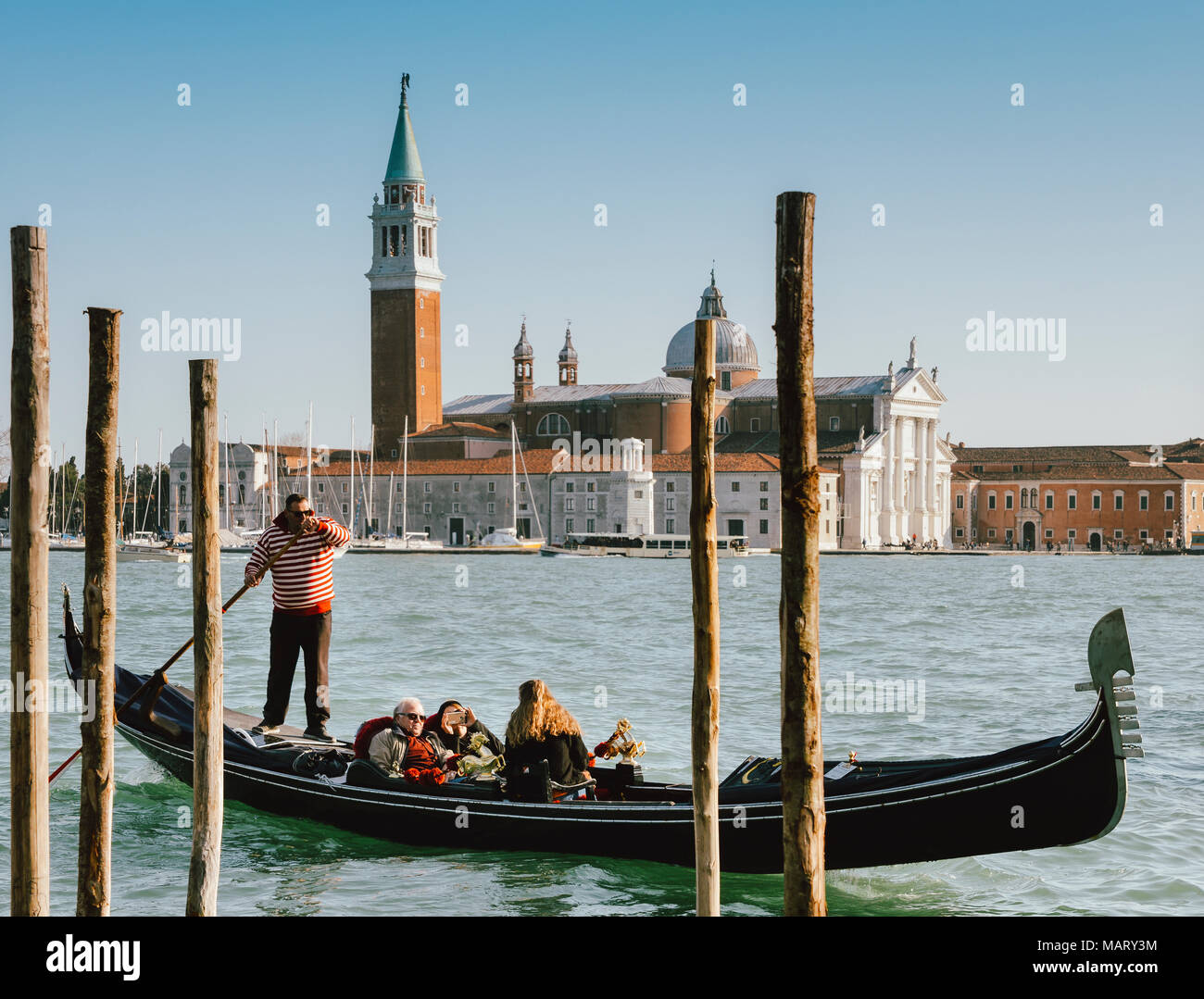 Gondola ride venice couple hi-res stock photography and images - Alamy