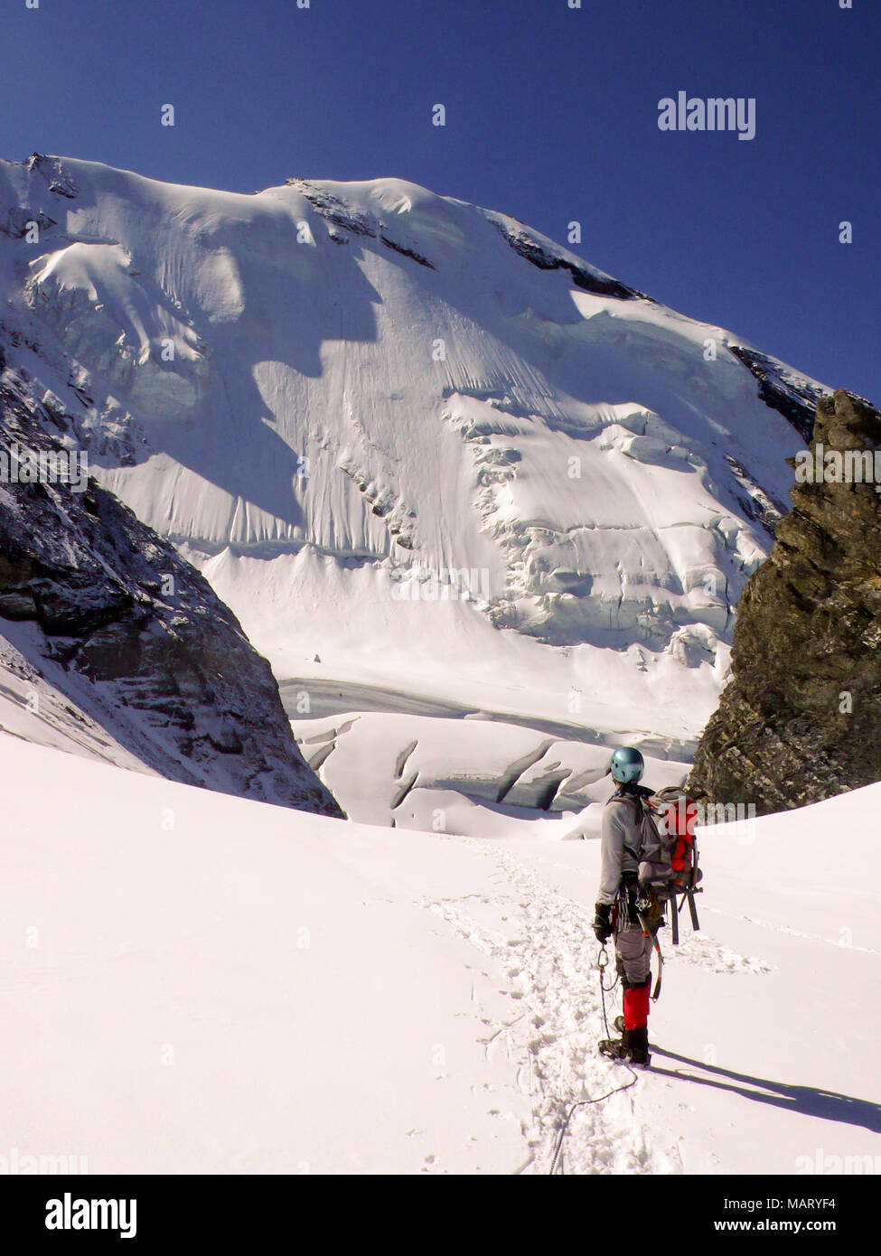 Single male mountain climber hi-res stock photography and images - Alamy